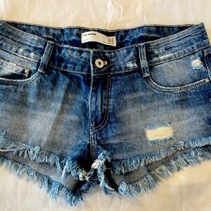 Zara jean shorts.‎ Lots of distress and very short.